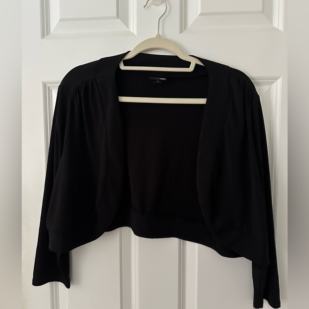 East 5th woman black cropped 3/4 sleeve shrug size 1X